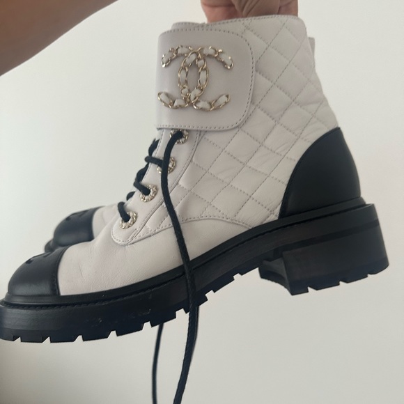 Chanel brave boot size 37.5 still in season! - Picture 2 of 5